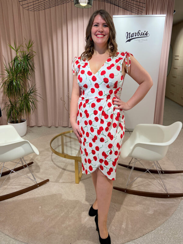 Marilyn White Cherry Wiggle Dress – Image 3